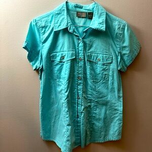 Additions by Chico’s Light Blue short sleeve blouse with front pockets. Size 0